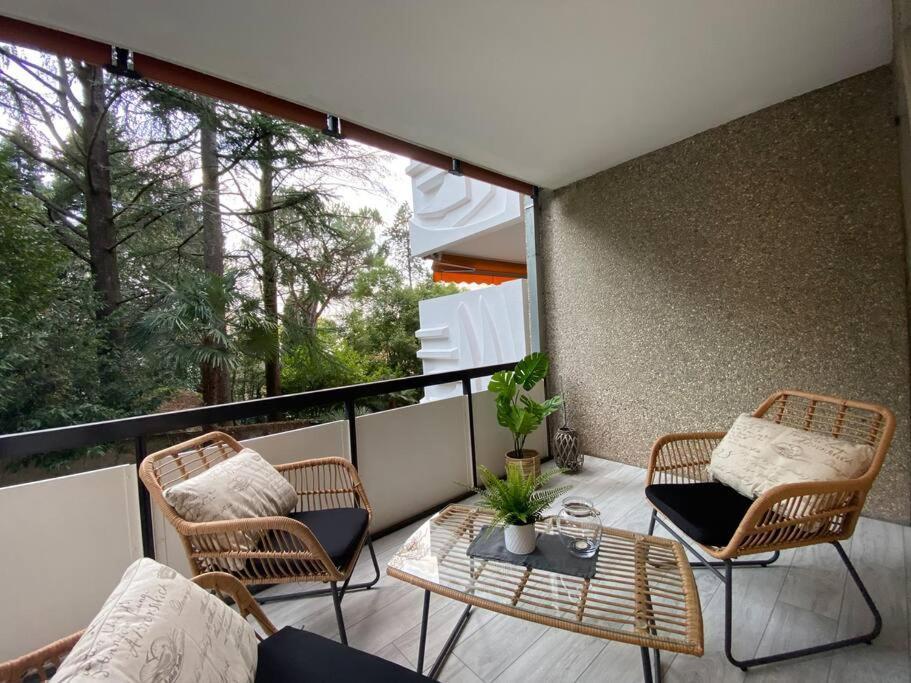 Luganersee, Pool, Strand, Parkplatz, Suite Bissone Dış mekan fotoğraf