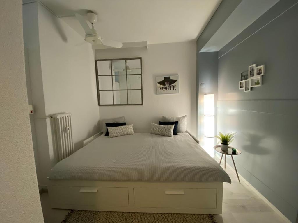 Luganersee, Pool, Strand, Parkplatz, Suite Bissone Dış mekan fotoğraf